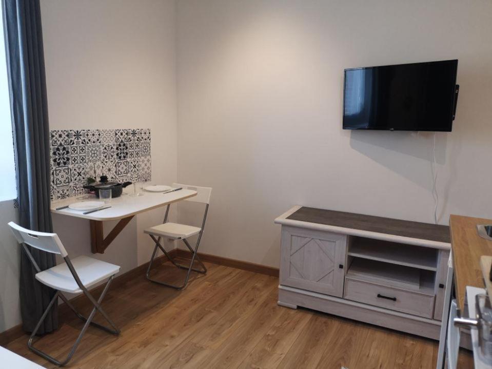 Superbe Studio Face Au Chateau Gisors Ngoại thất bức ảnh